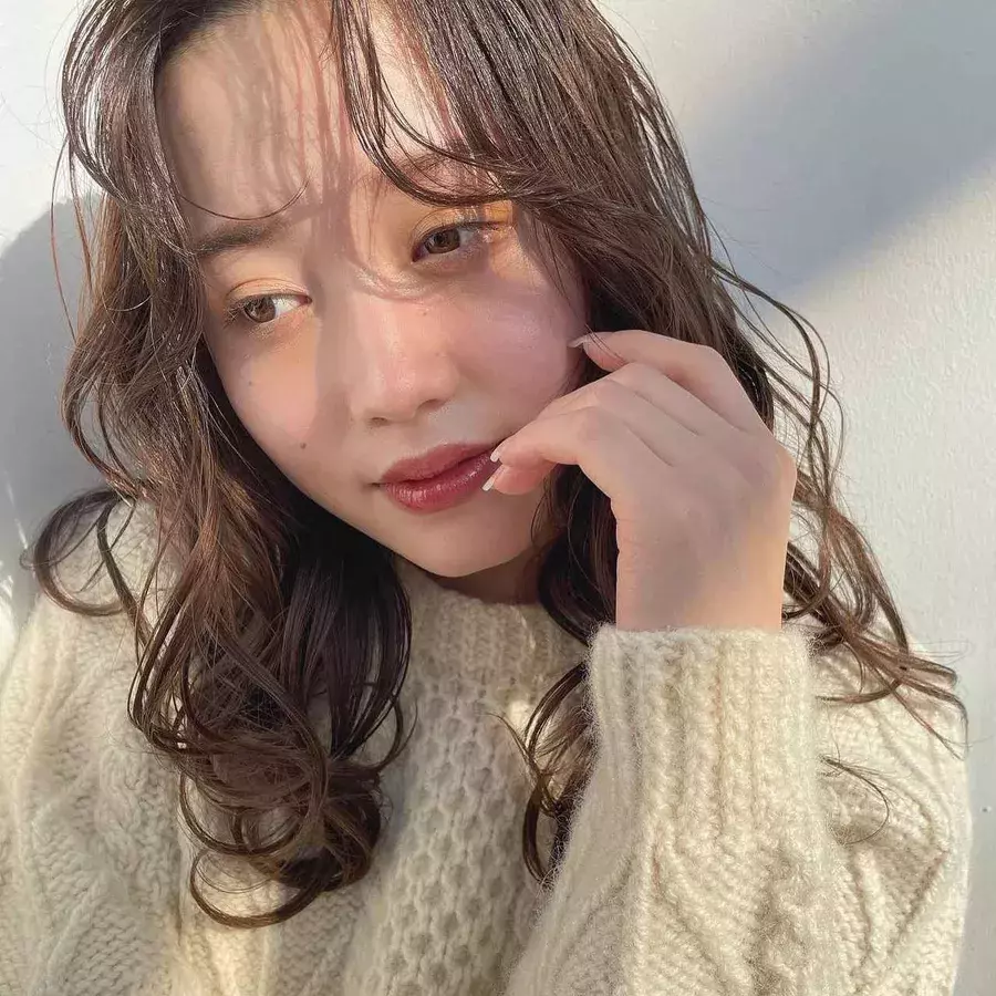 顔周りで決まる センター分けバング でセクシー度アップ ローリエプレス