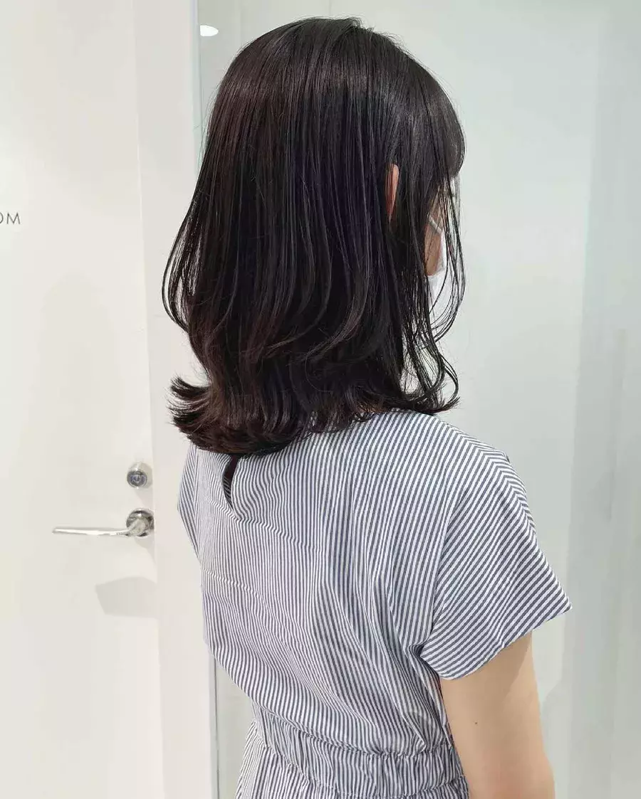 キレイなお姉さんは好きですか 後ろ姿美人になれる ミディアムロングヘア ローリエプレス