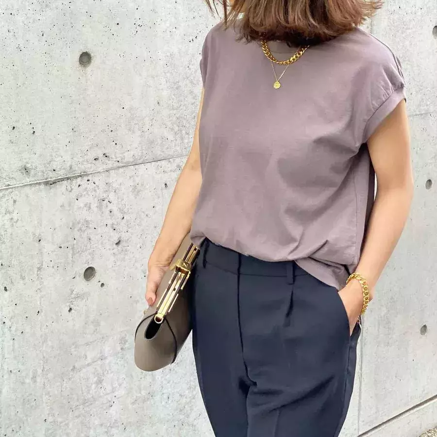 驚異の990円 無印良品 圧倒的な人気を誇る 神tシャツコーデ ローリエプレス