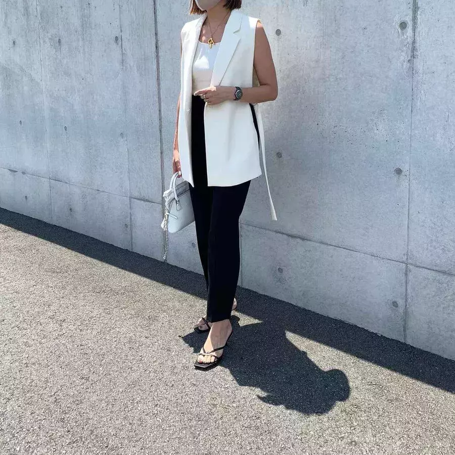 残暑もモノトーンしか勝たん Zara で叶う大人モノトーンコーデはこれだ ローリエプレス