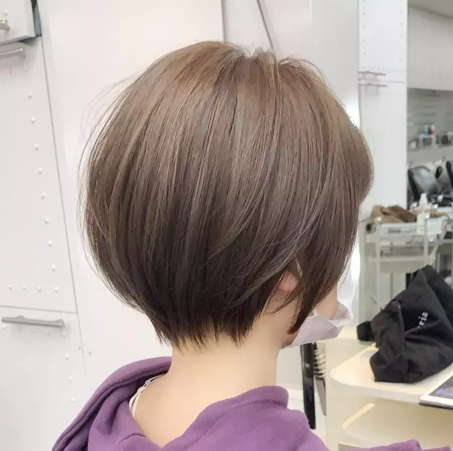 襟足の生えグセあってもキレイに見える 大人かわいい 丸みショートヘア ローリエプレス 襟足の生えグセあってもキレイに見える 大人かわいい 丸みショートヘア ローリエプレス