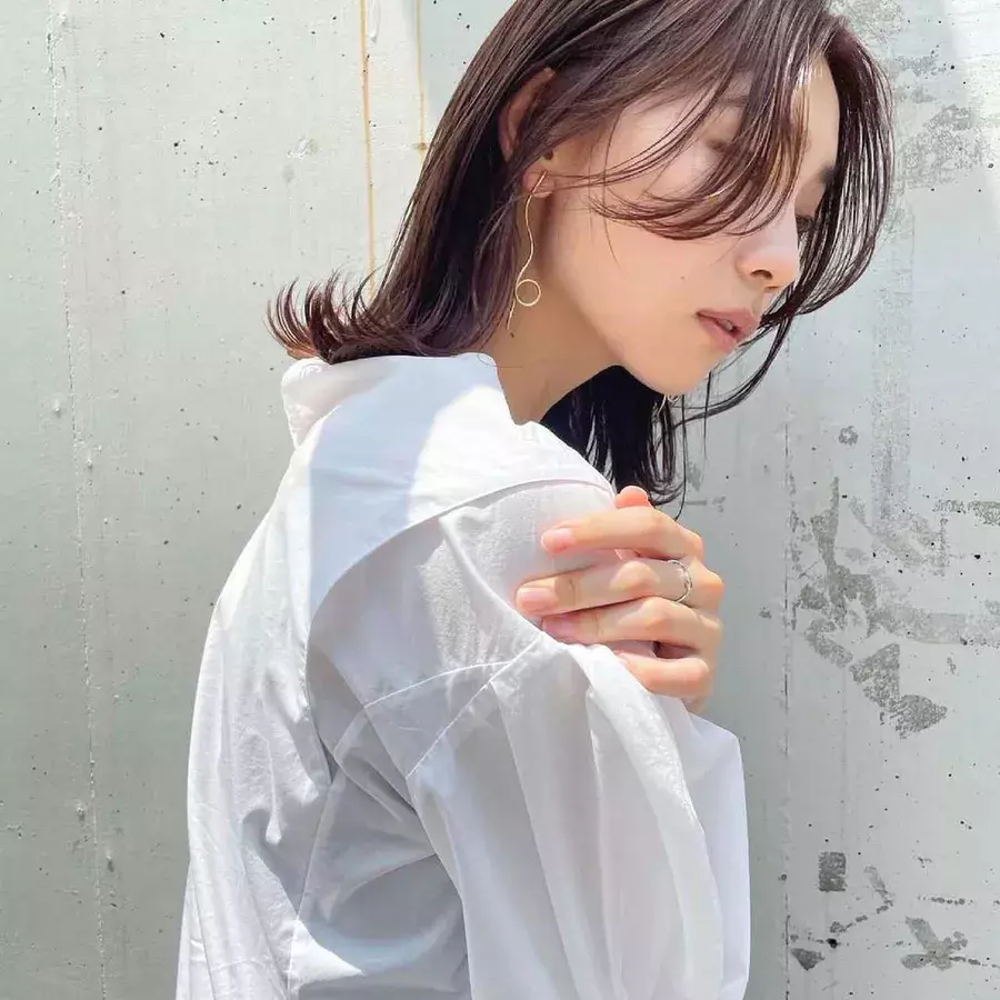 清楚っぽいヘアスタイルで好感度up 量産系女子の ブラウンロブ ローリエプレス 清楚っぽいヘアスタイルで好感度up 量産系女子の ブラウンロブ ローリエプレス