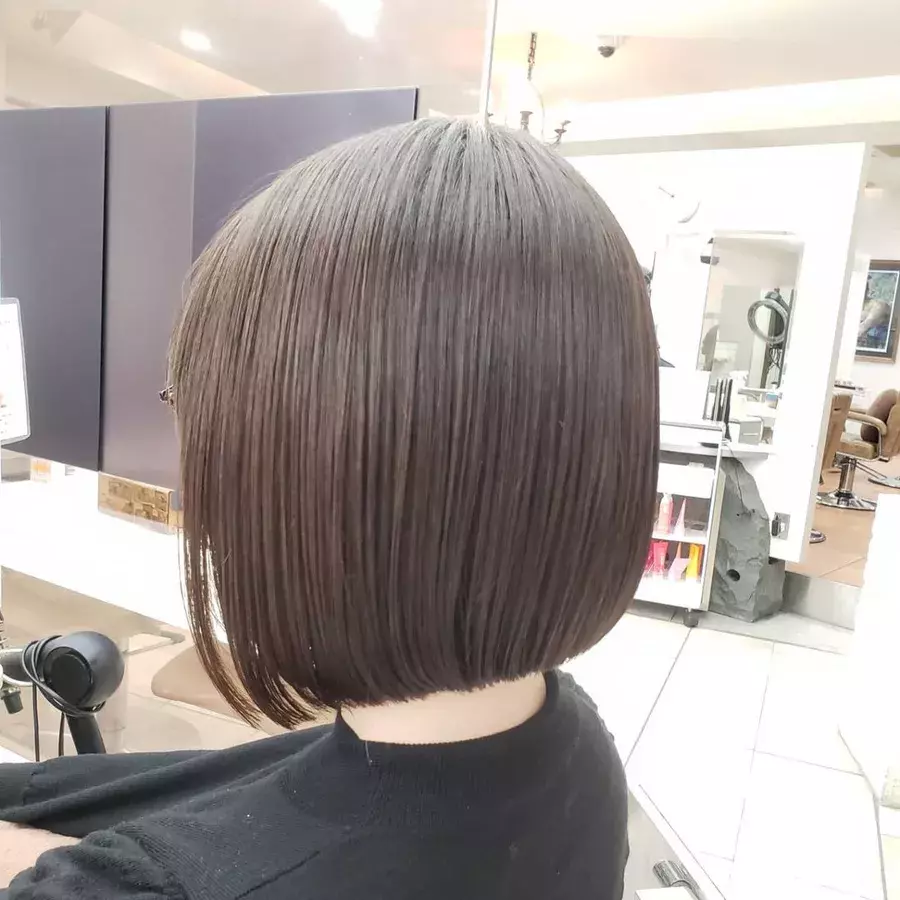 ナチュラルな雰囲気が今っぽい 切りっぱなしボブ 4選 ローリエプレス ナチュラルな雰囲気が今っぽい 切りっぱなしボブ 4選 ローリエプレス