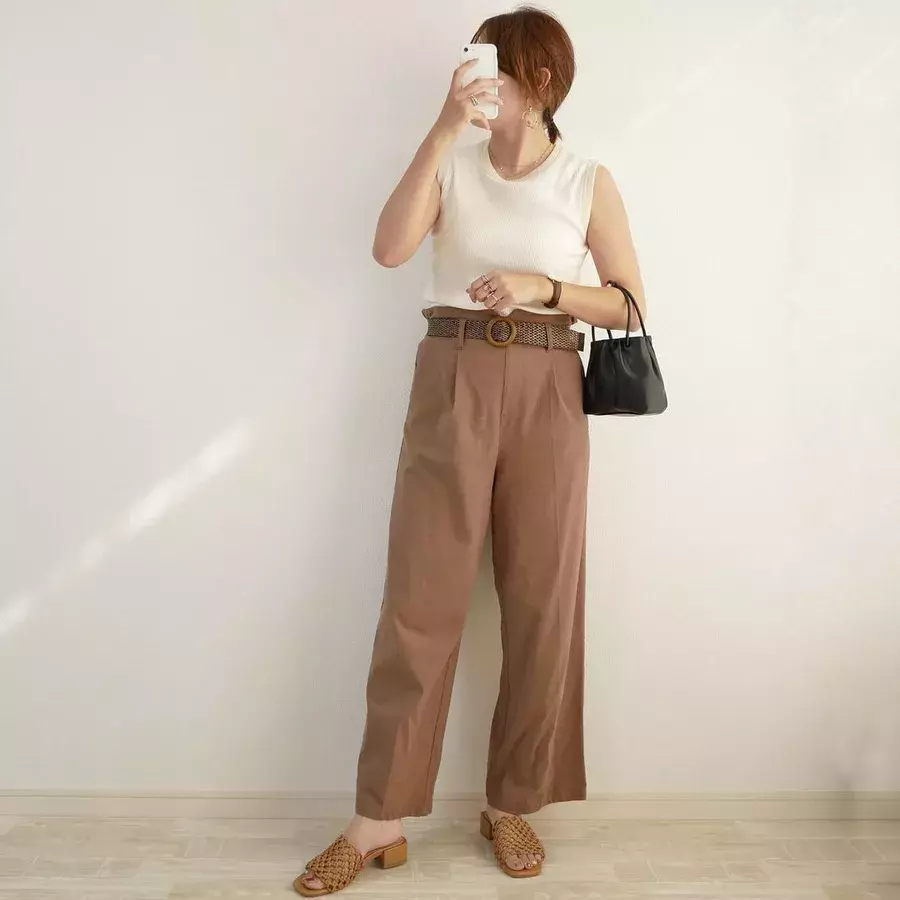 周りと差がつく しまむら の ブラウンパンツ コーデ ローリエプレス
