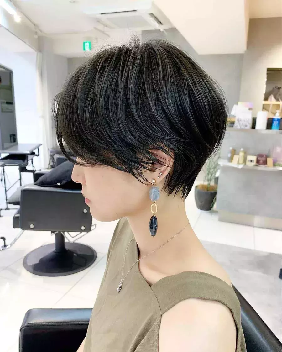 小顔効果が絶大 黒髪 ショート でこの秋を制す ローリエプレス