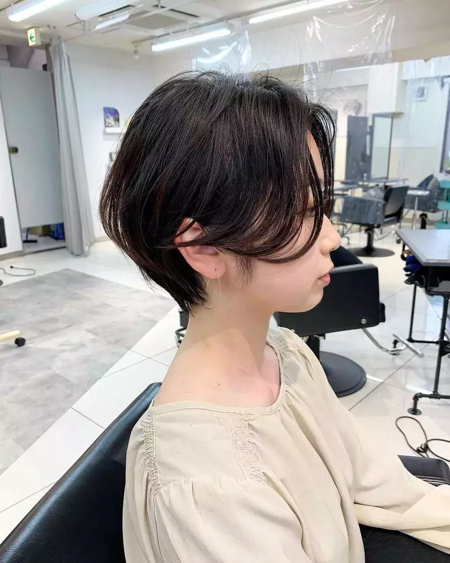 小顔効果が絶大 黒髪 ショート でこの秋を制す ローリエプレス