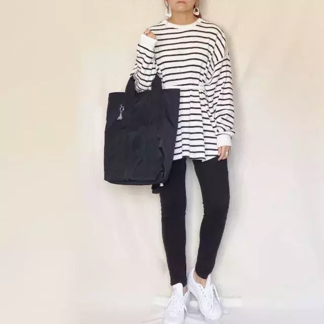 この着方もあったのか 黒スキニー コーデをアップデート ローリエプレス