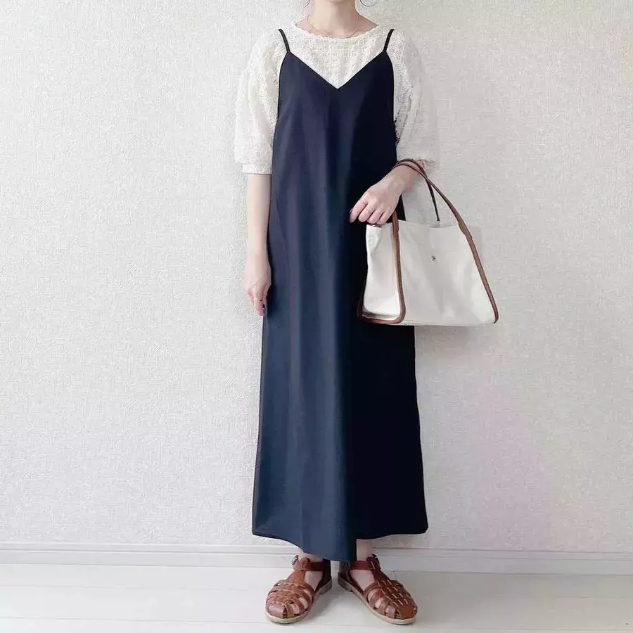 アラサー女子が泣いて喜ぶ Gu イロチ買いした シンプル神ワンピ 降臨 ローリエプレス