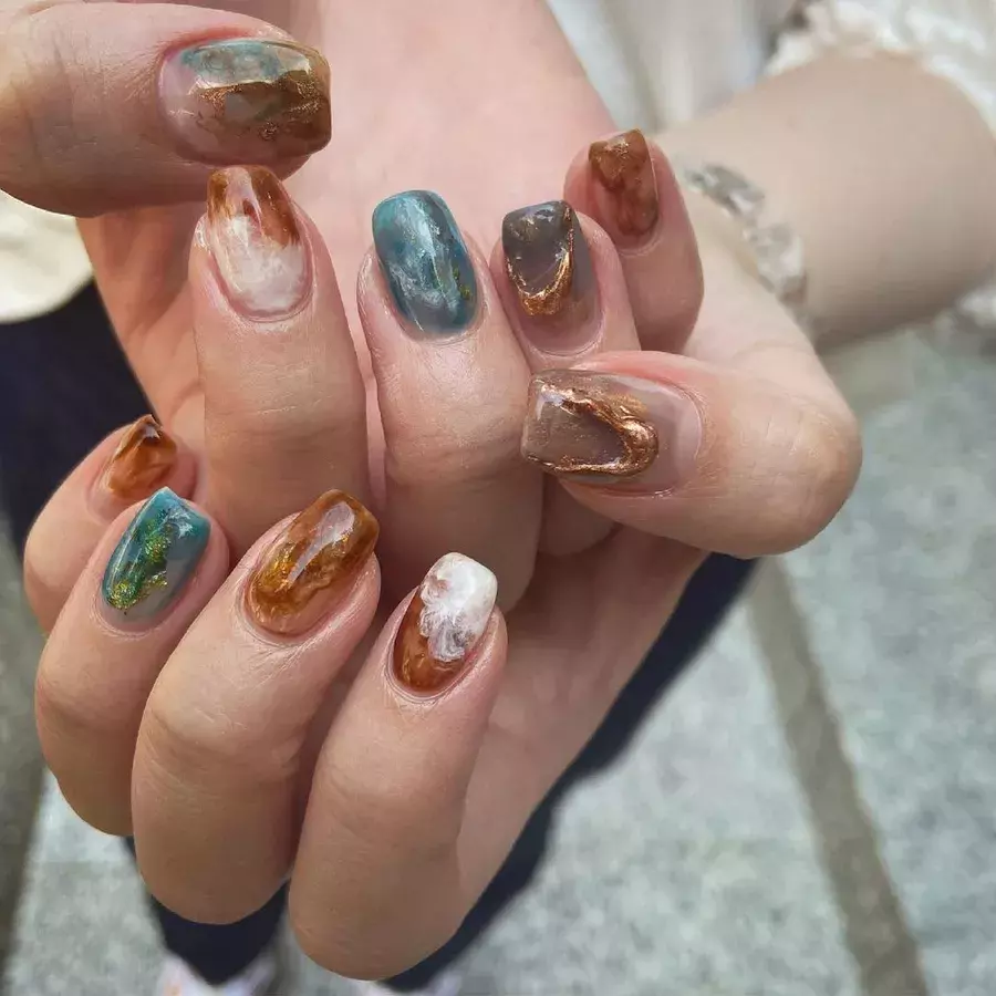 人と差がついちゃう 個性派ネイル が究極にオシャレ ローリエプレス 人と差がついちゃう 個性派ネイル が究極にオシャレ ローリエプレス