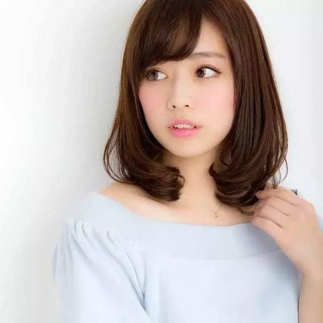 大好きです ミディアムヘア がアラサー女子に大人気 ローリエプレス