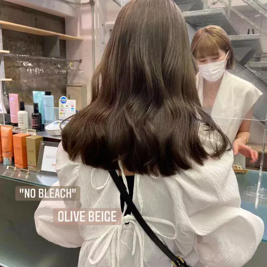 まわりに馴染む けど自分らしく 今季のヘアカラー はこれです ローリエプレス