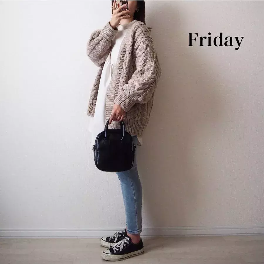 今年も登場 Gu の ブラウンチャンキーニット で魅せる大人ゆるかわコーデ ローリエプレス