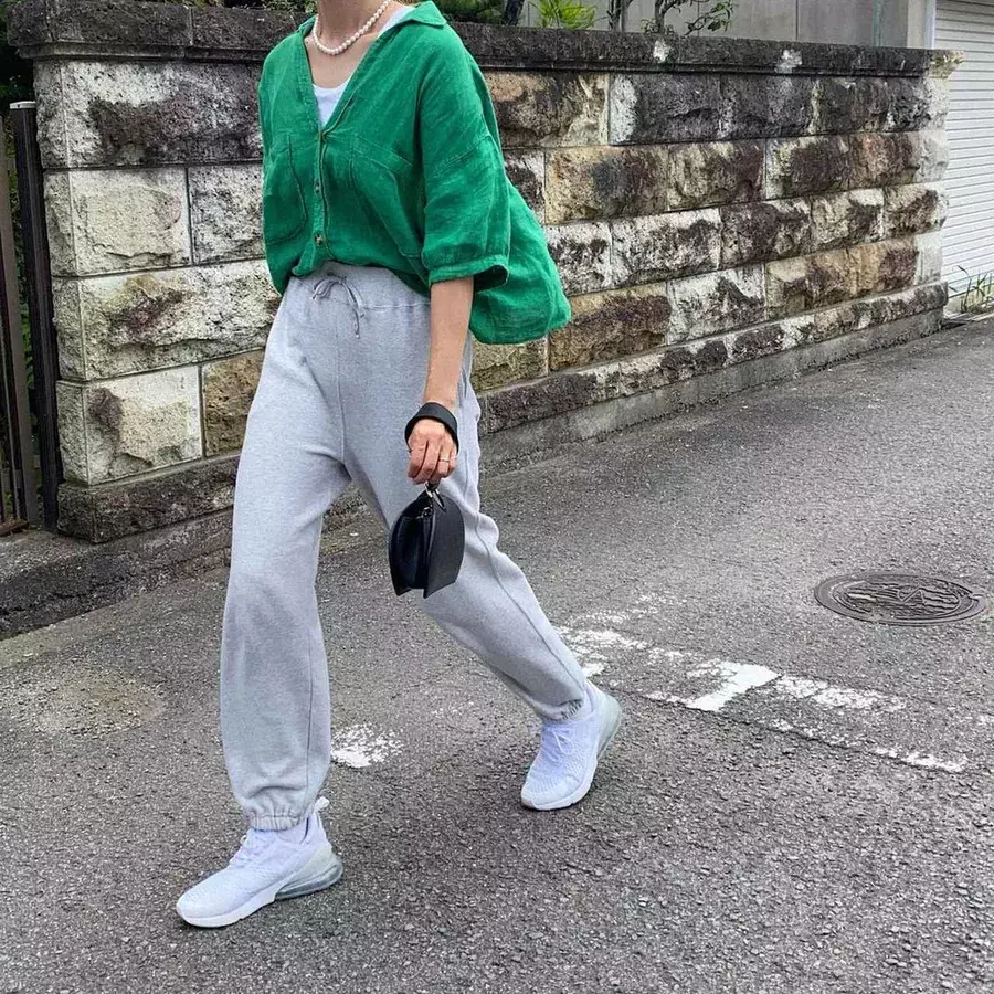 ザラ女抜かりない Zara の カフェで仕事する日コーデ ローリエプレス