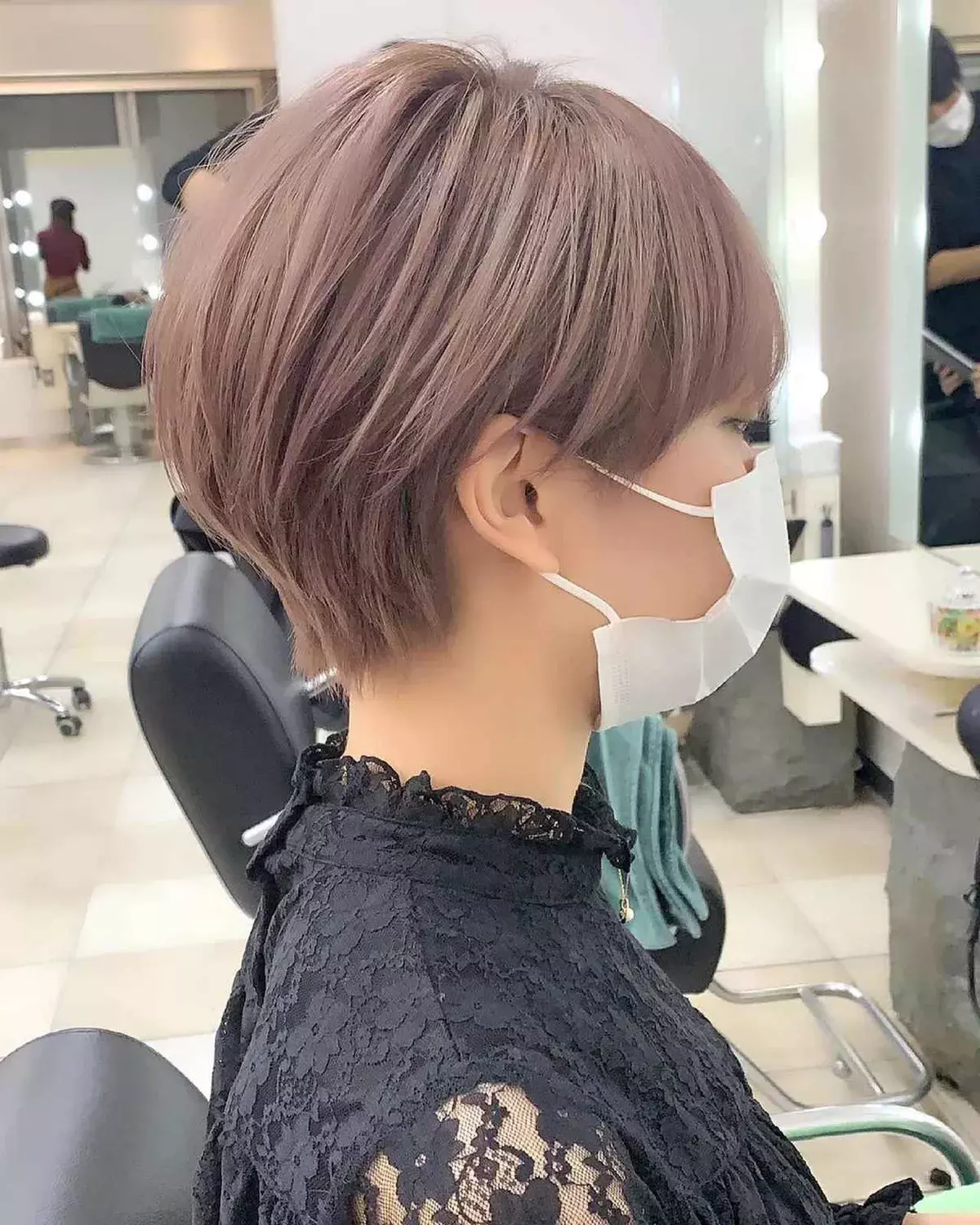 髪を切ったらモテたって本当 ショートヘア でさらに可愛く ローリエプレス