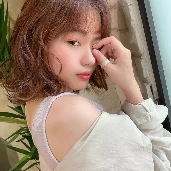 ラフな感じがたまらん 抜け感のあるおしゃれヘアなら 波ウェーブ ボブ ローリエプレス