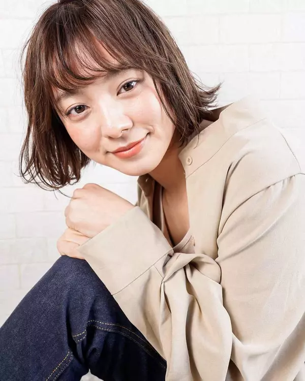 ラフな感じがたまらん 抜け感のあるおしゃれヘアなら 波ウェーブ ボブ ローリエプレス