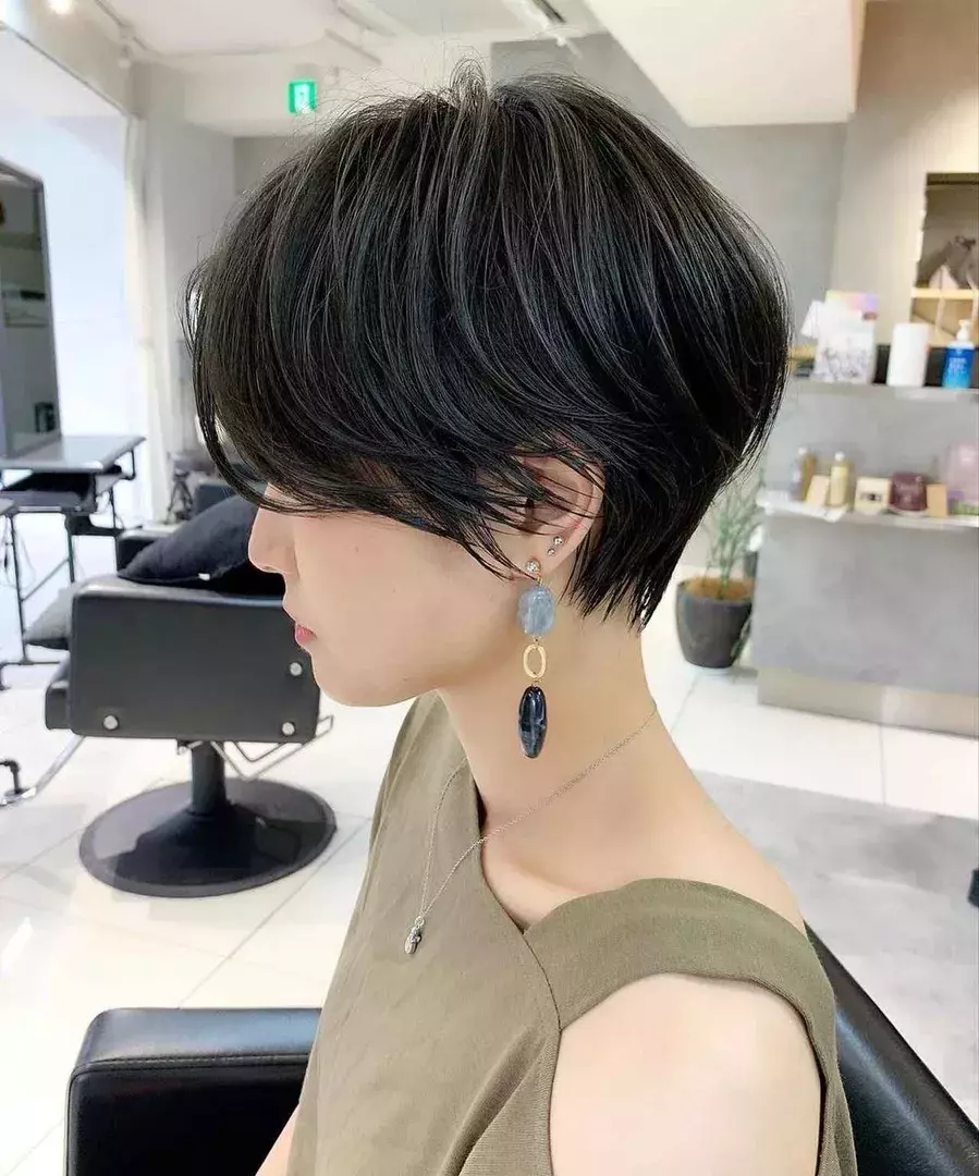 気持ちをリセット 凛とした印象を放つ魅惑の 黒髪 カタログ ローリエプレス