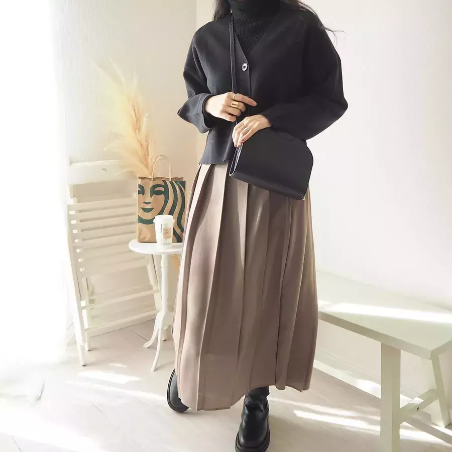 隠れ 神服 ユニクロ 大人ベージュ プリーツスカート 着回しコーデ ローリエプレス