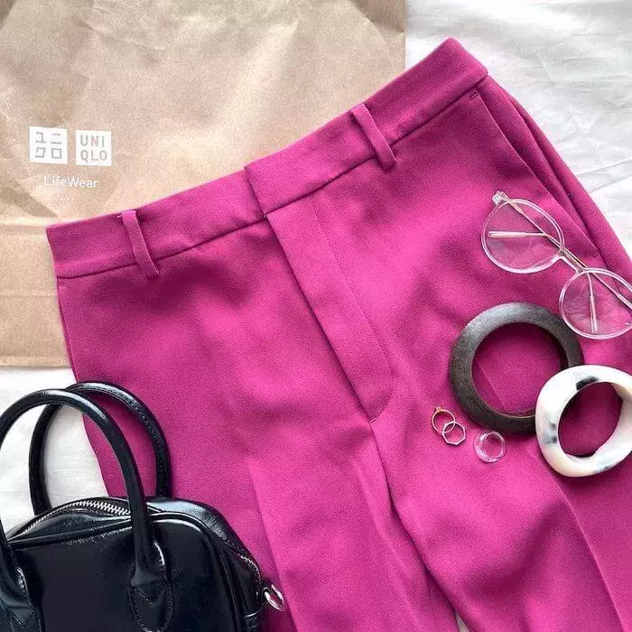 ピンクパンツの着回し術 Uniqlo 新作 ドレープパンツ でシティーガールに ローリエプレス