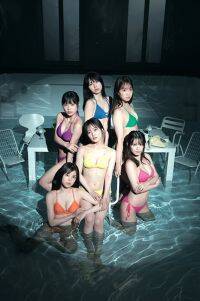 NMB48、計11名が夏ビキニで登場！かわいい水着姿から目が離せない♡