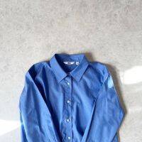 青シャツで作る“こなれ感”【UNIQLO】周りと差がつく万能コットンシャツ