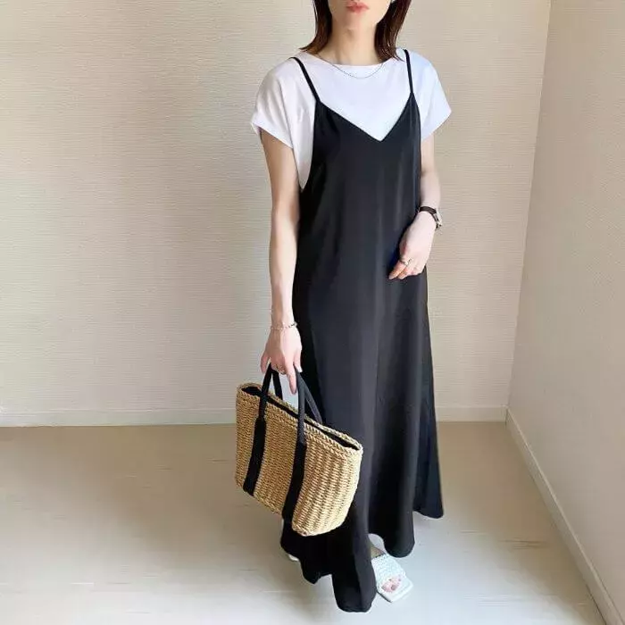 高級感たっぷりで華奢見えも Gu サテンマーメイドワンピ はバックのリボンがアクセント ローリエプレス