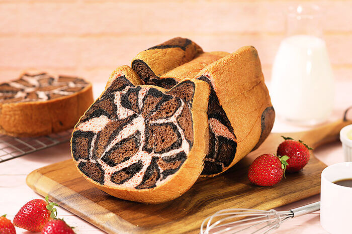 ピンクのヒョウ柄♡【ねこねこ食パン】いちごとココアのフレーバーがお目見え ローリエプレス