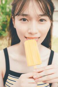 櫻坂46守屋麗奈、アイスキャンディをペロり♡彼女感あふれるカットを公開