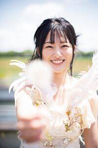 グループ卒業を発表した櫻坂46原田葵、ため息が漏れるほど美しいドレス姿で魅了！無邪気な笑顔に釘付け