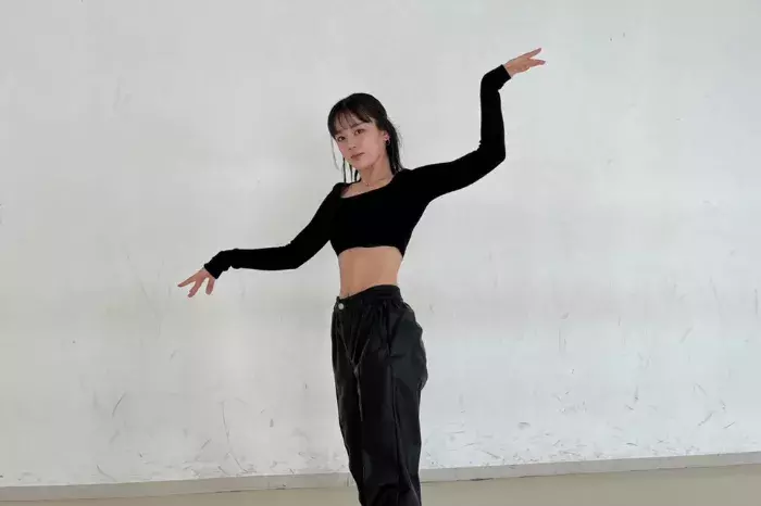 伊原六花 鍛えあげた美くびれが話題 Le Sserafimのデビュー曲を踊ってみた動画に セクシーだしかっこいい ローリエプレス