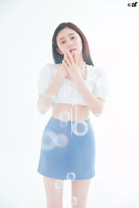 浜辺美波 輝く太もも 色っぽタイトワンピ姿を披露 溢れ出る美しさに絶賛の声 ローリエプレス