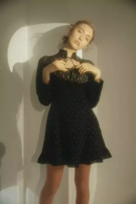 ハニーミーハニー が八木アリサとコラボ ガーリーなミニワンピやコートが登場 ローリエプレス