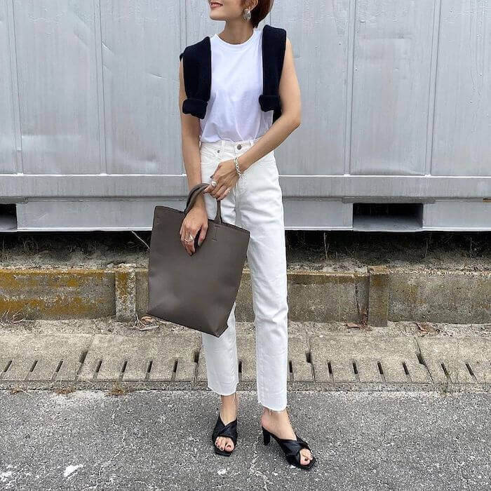 ダサ見えしないカーディガンの肩掛けコーデ Uniqlo Zara ローリエプレス