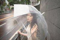 乃木坂46渡辺みり愛、傘越しに見つめる視線に思わずドキっ♡