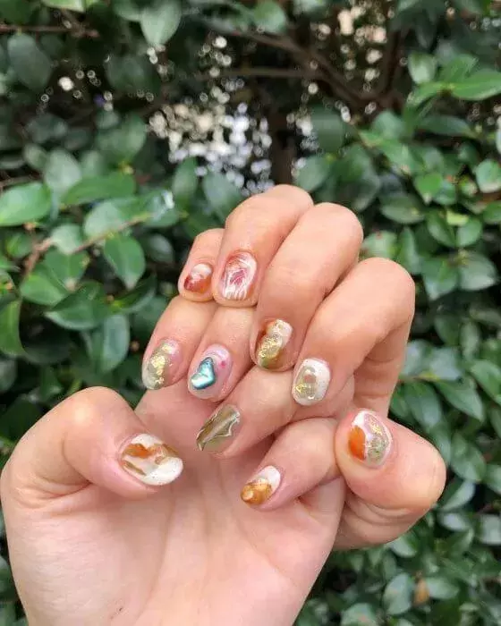 指先から秋を先取り ニュアンスカラーでつくる秋ネイル5選 ローリエプレス