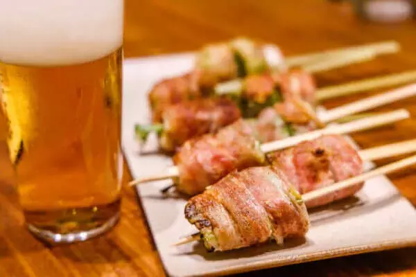 居酒屋デートが良い理由とは 食事中の注意点や服装のポイントを解説 ローリエプレス 居酒屋デートが良い理由とは 食事中の注意点や服装のポイントを解説 ローリエプレス