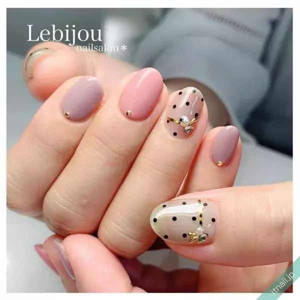 大人向けの ドット柄ネイル 特集 上品も可愛いも欲張った指先へ ローリエプレス