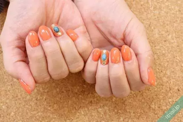 いつものネイルにオン ターコイズストーン を使ったデザイン10選 ローリエプレス