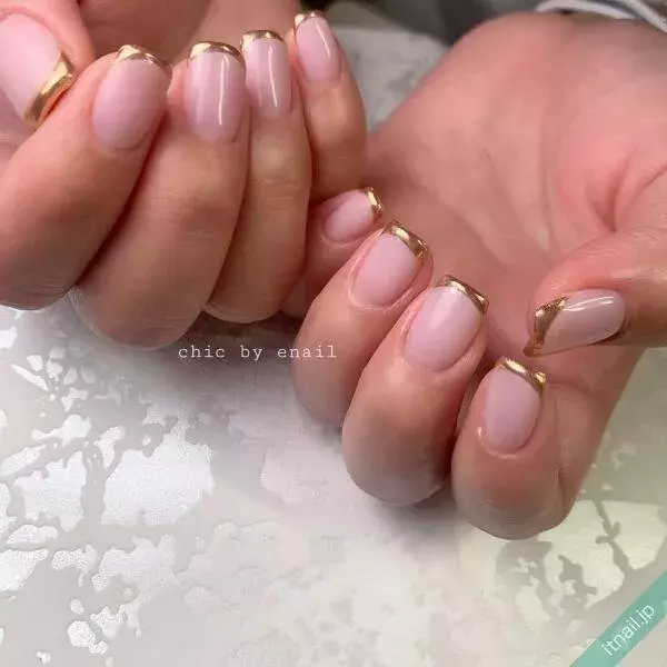オフィスシーンで大活躍 ピンク ゴールドでアートするネイル ローリエプレス オフィスシーンで大活躍 ピンク ゴールドでアートするネイル ローリエプレス