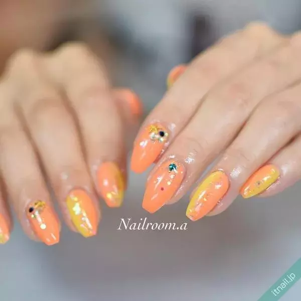 オレンジ イエロー のネイルでハッピーに ハンド フット別に紹介 ローリエプレス