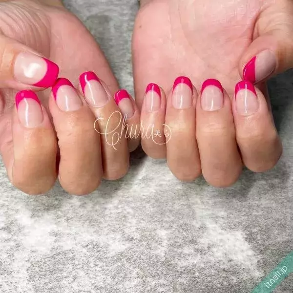 指先から元気になる ホットピンクでアートする大人可愛いネイル ローリエプレス