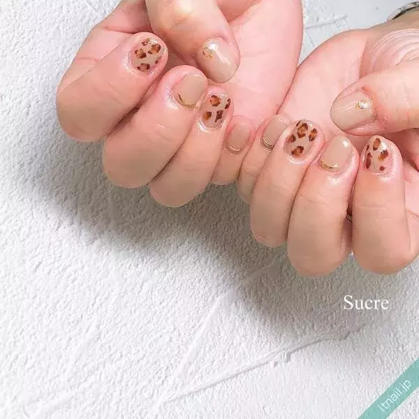 大人女子におすすめ ヌーディーカラーベースのアニマルネイル ローリエプレス 大人女子におすすめ ヌーディーカラーベースのアニマルネイル ローリエプレス