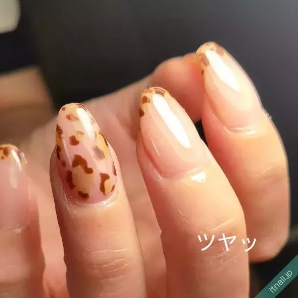 大人女子におすすめ ヌーディーカラーベースのアニマルネイル ローリエプレス 大人女子におすすめ ヌーディーカラーベースのアニマルネイル ローリエプレス