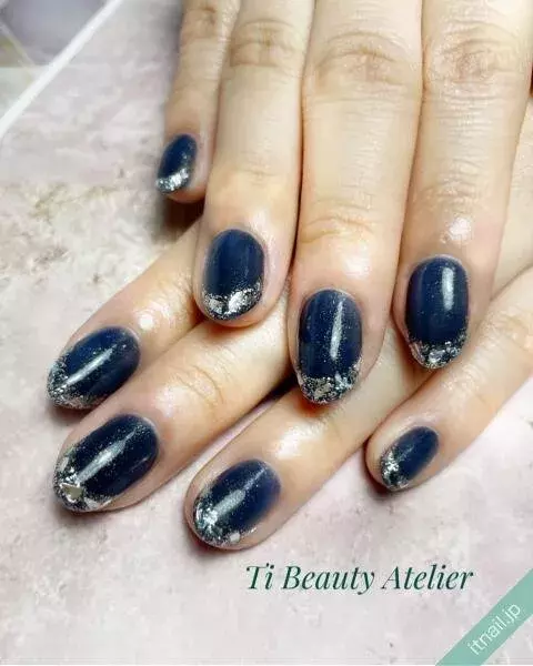 ネイビー がフレンチネイルに使える 清楚系からクール系まで ローリエプレス ネイビー がフレンチネイルに使える 清楚系からクール系まで ローリエプレス