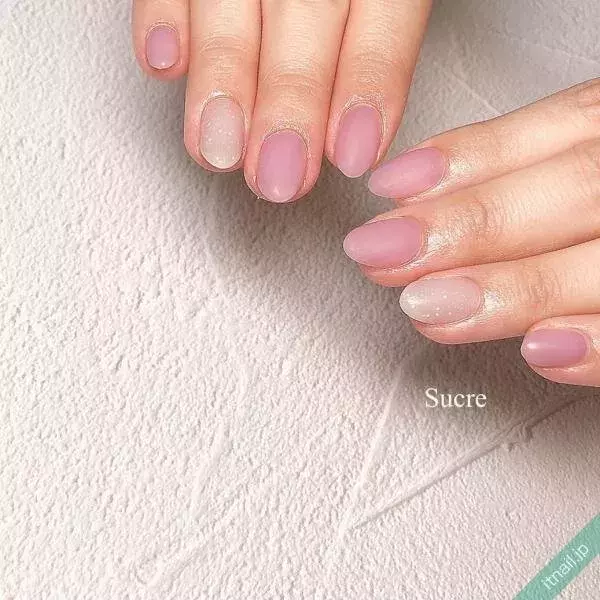 柔らかなマットネイル が今の気分 暑い日でも重く見えないデザイン集 ローリエプレス