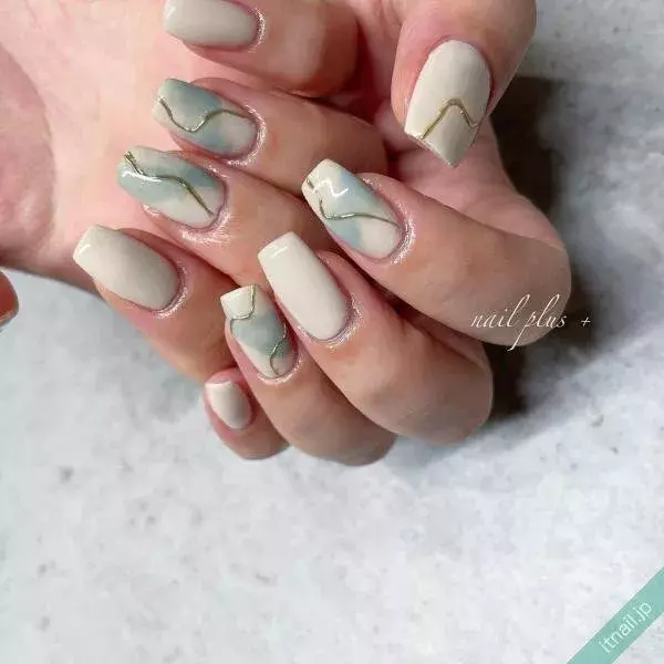 オシャレさん必見のデザイン オフホワイト ニュアンスネイル ローリエプレス