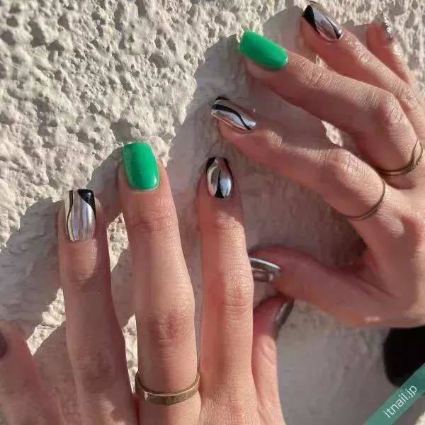 新緑のグリーン系カラー 爽やかなネイルで気持ちも軽やかに出かけよう ローリエプレス