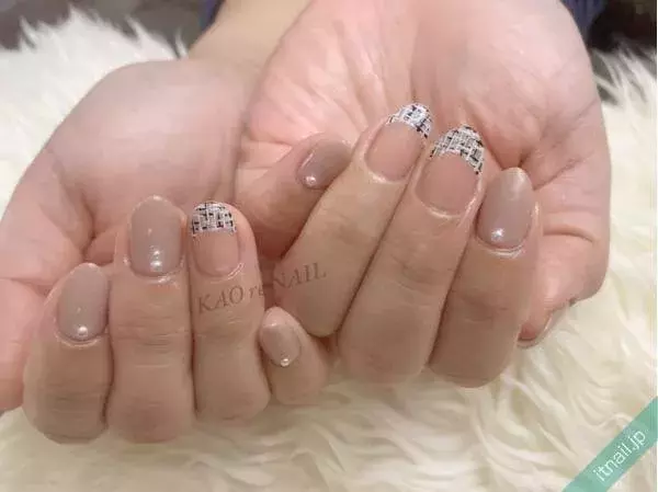 この冬おすすめ ツイード柄を取り入れたネイルデザインバリエ ローリエプレス この冬おすすめ ツイード柄を取り入れたネイルデザインバリエ ローリエプレス