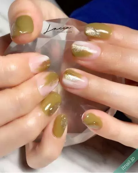 セルフでも簡単 そしてオシャレ 塗りかけネイルの魅力に迫る ローリエプレス セルフでも簡単 そしてオシャレ 塗りかけネイルの魅力に迫る ローリエプレス