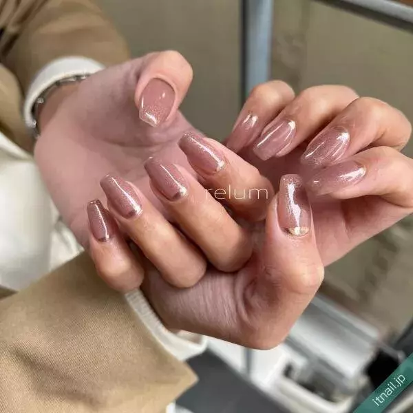 スクエアオフのミラーフレンチネイル がおしゃれ おすすめデザイン10選 ローリエプレス